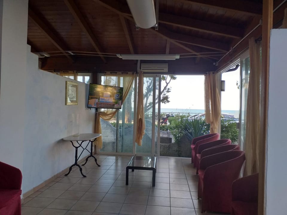 TV and multimedia, Seating area