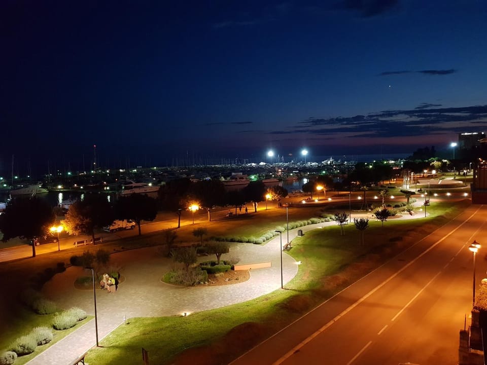 Nearby landmark, Landmark view