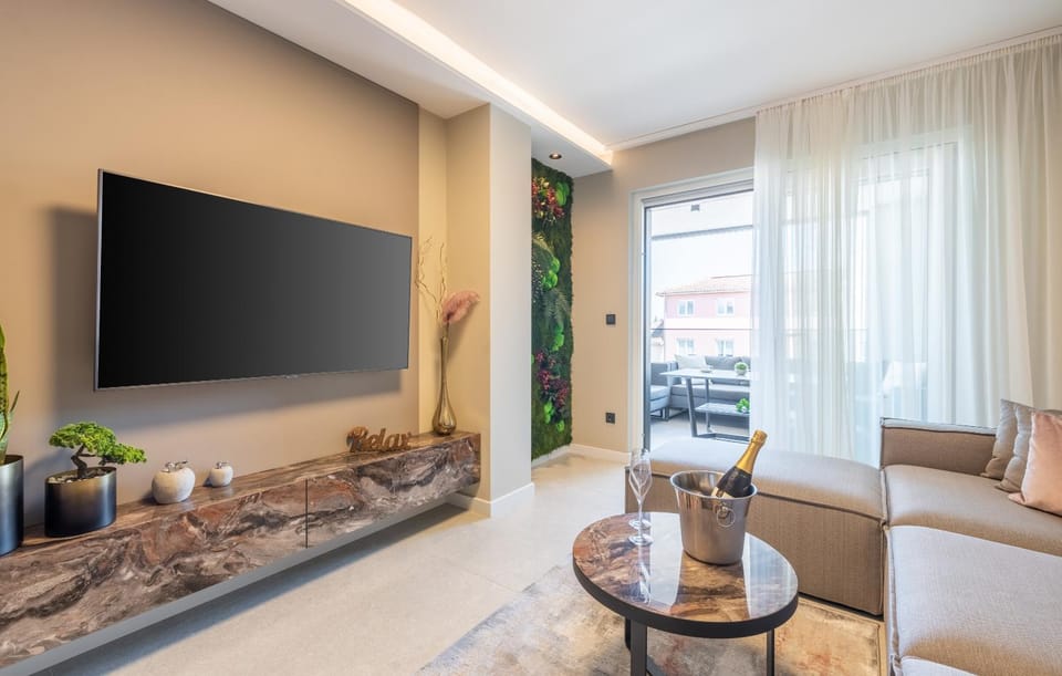 TV and multimedia, Seating area