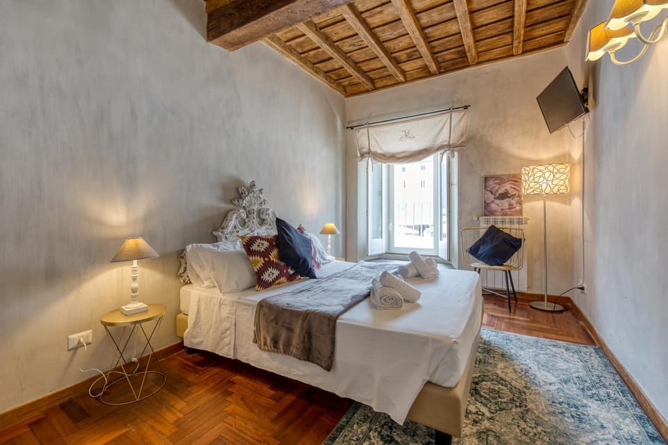 Photo of the whole room, Bedroom