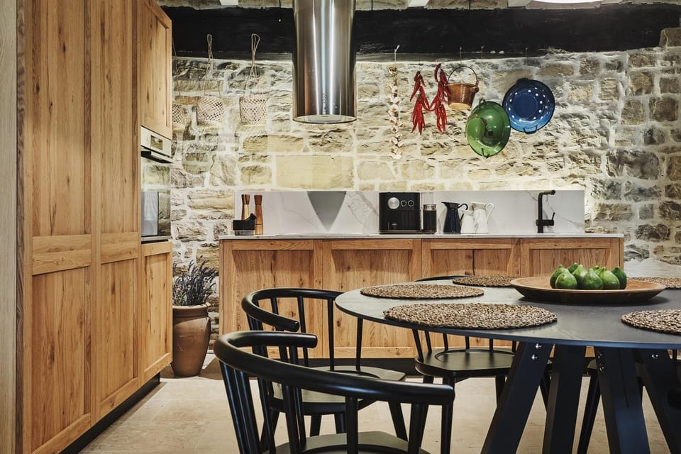 Dining area, kitchen