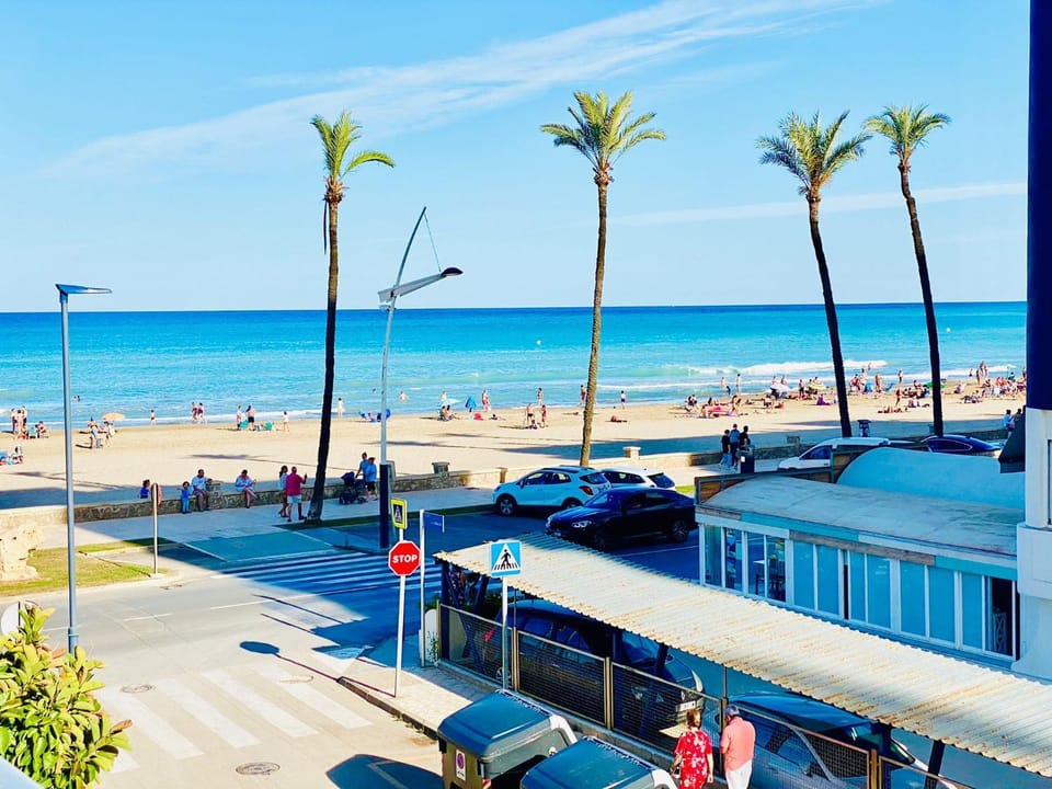Sea view, Street view