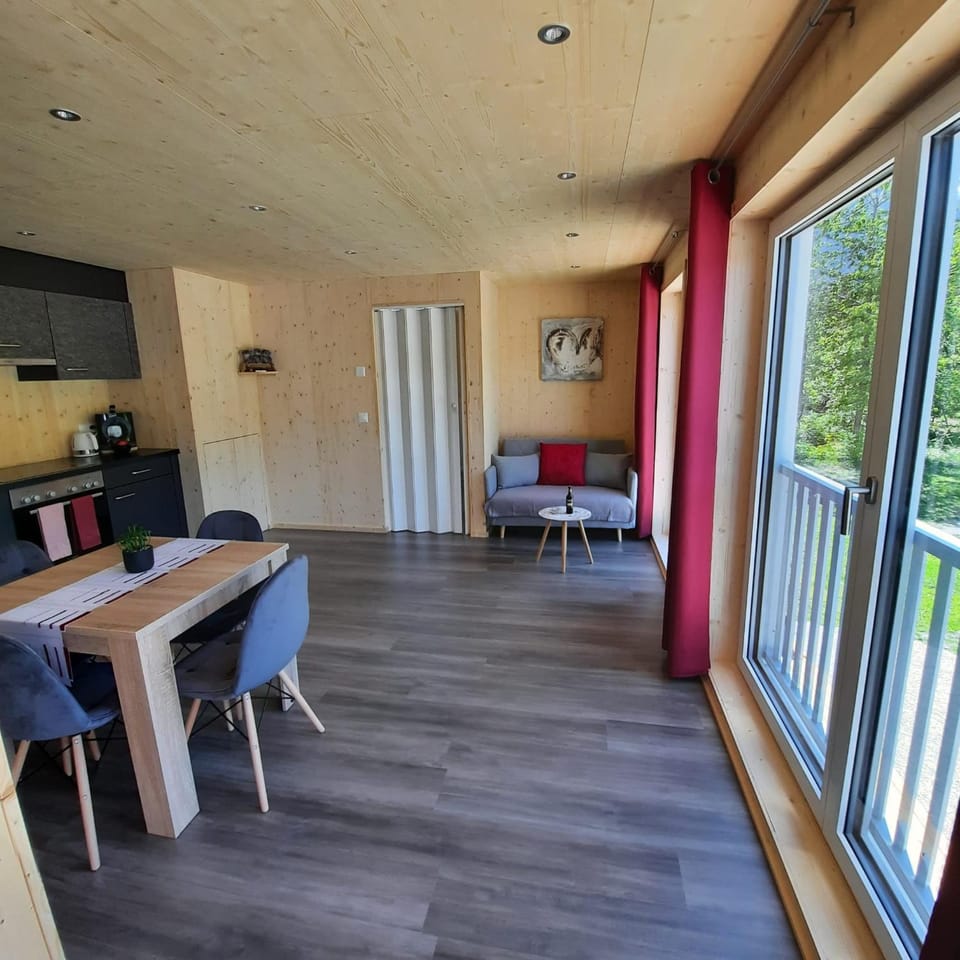 Aktien 11 / A=obere Wohnung / B=untere Wohnung Apartment in Canton of Grisons