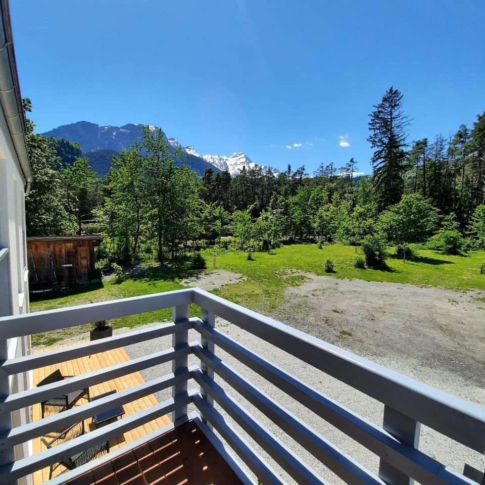 Aktien 11 / A=obere Wohnung / B=untere Wohnung Apartment in Canton of Grisons