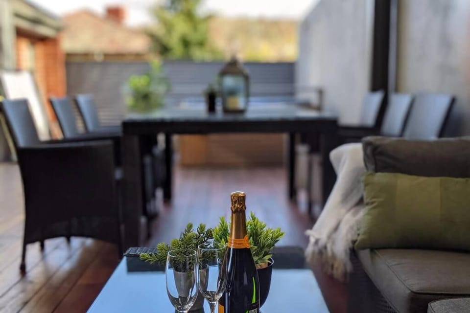 Central 3 bedroom, 2 bath home Villa in Wodonga