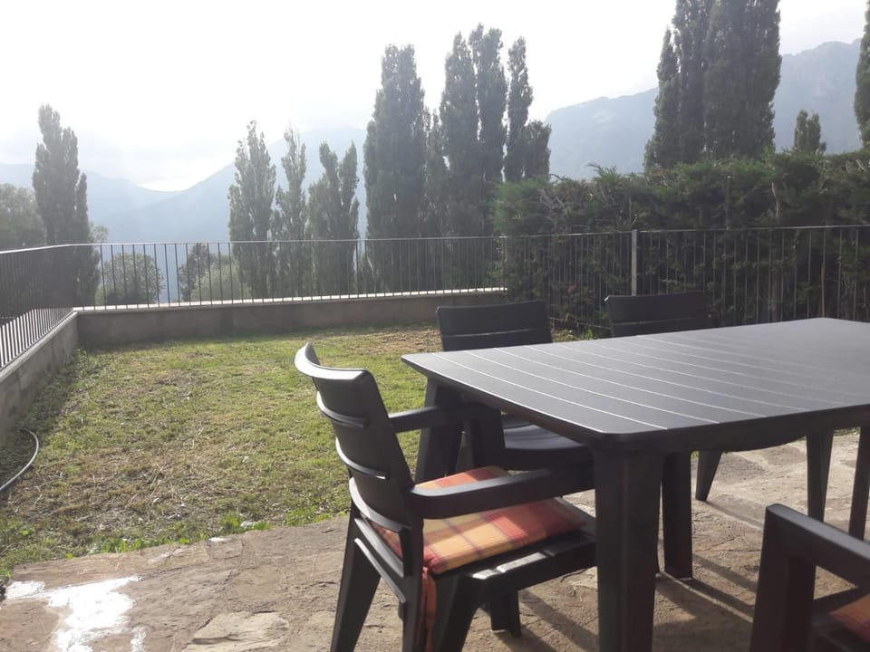 View (from property/room), Balcony/Terrace, Mountain view