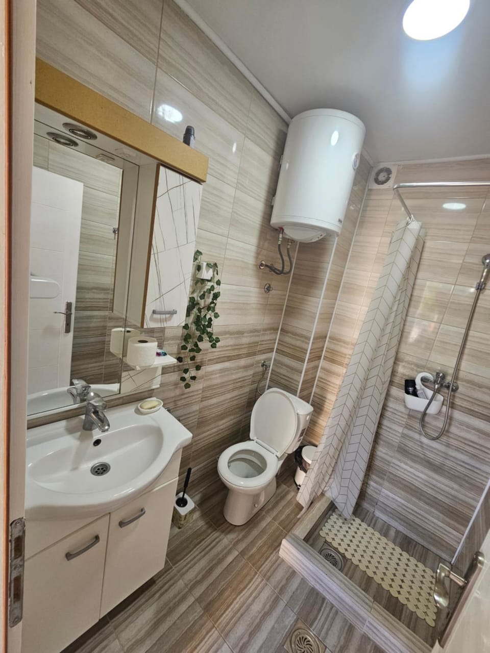 Shower, Toilet, Bathroom, towels