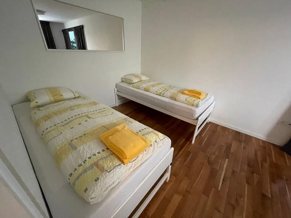 Bed, Bedroom, towels