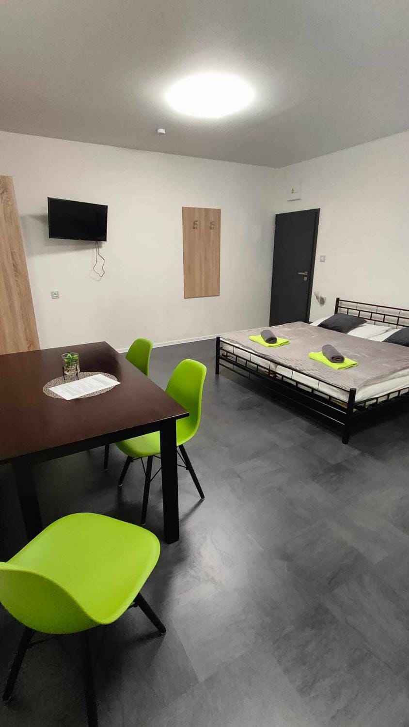 TV and multimedia, Bedroom, wardrobe