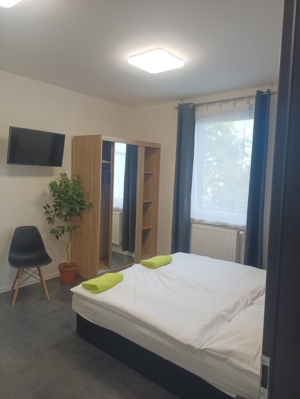 Bed, TV and multimedia, Photo of the whole room, Bedroom, wardrobe