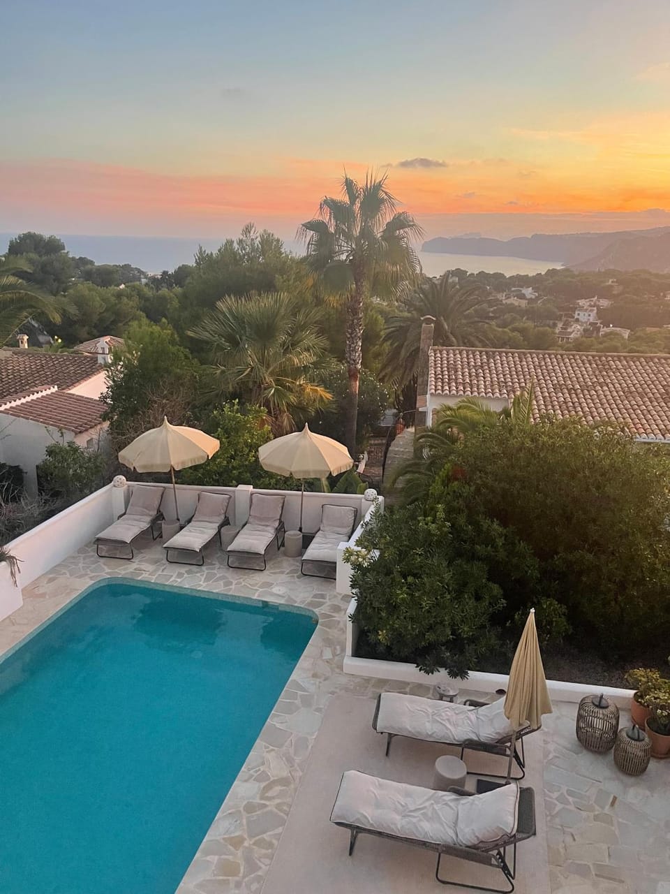 Pool view, Sea view, Swimming pool, sunbed