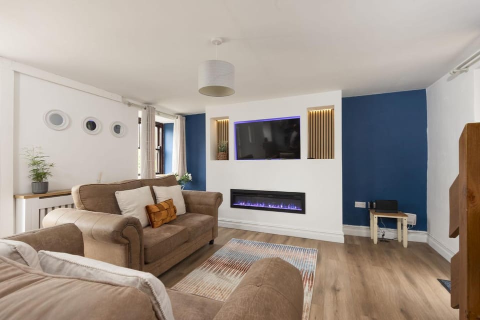 TV and multimedia, Living room, Seating area