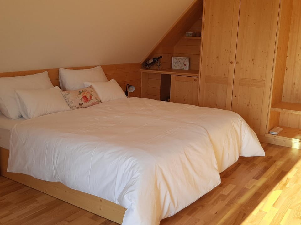 Bed, Photo of the whole room