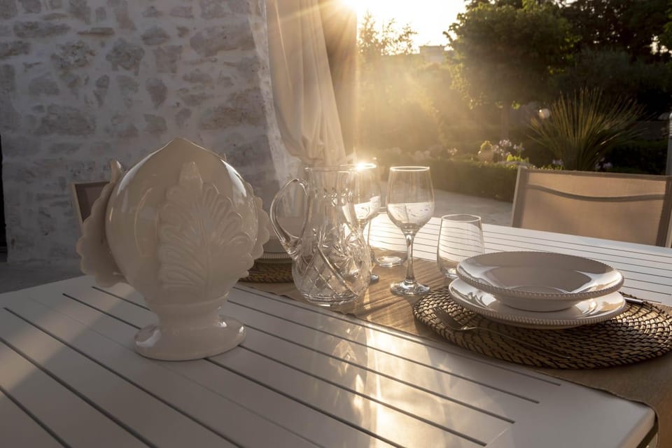 Day, Dining area