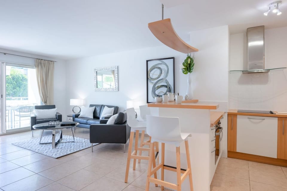 Kitchen or kitchenette, Living room, Dining area