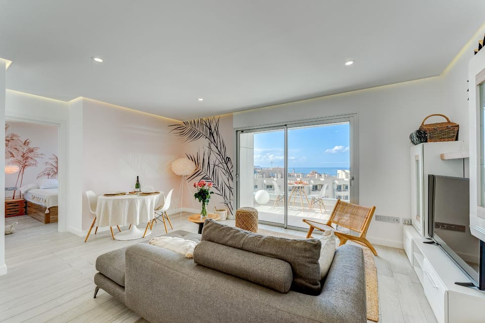 TV and multimedia, View (from property/room), View (from property/room), Living room, Seating area, Dining area, Mountain view, Mountain view, Pool view, Pool view, Sea view, Sea view, Sunrise, Quiet street view, Inner courtyard view