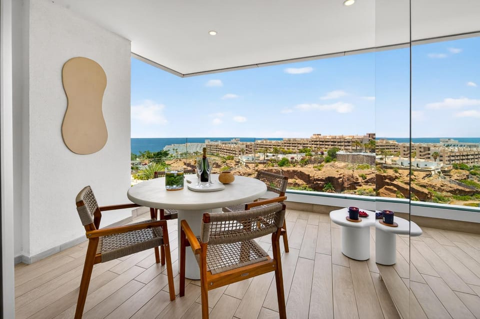 Day, Natural landscape, View (from property/room), Balcony/Terrace, Balcony/Terrace, Seating area, Dining area, Sea view, Street view, Sunset
