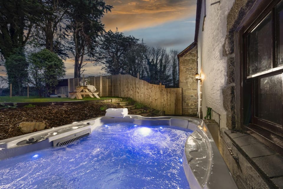Night, Garden, Hot Tub