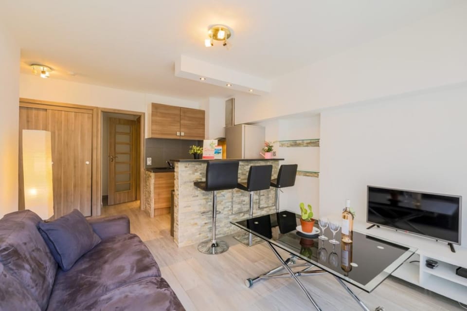 TV and multimedia, Kitchen or kitchenette, Living room, Dining area