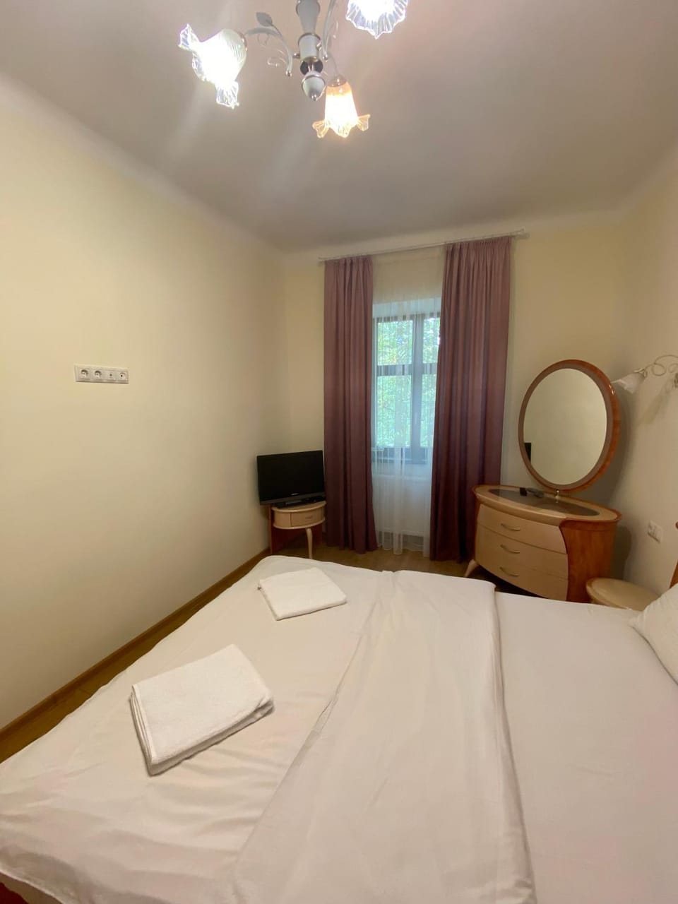 Yaroslav Osmomysl Square Apartments Apartment in Lviv