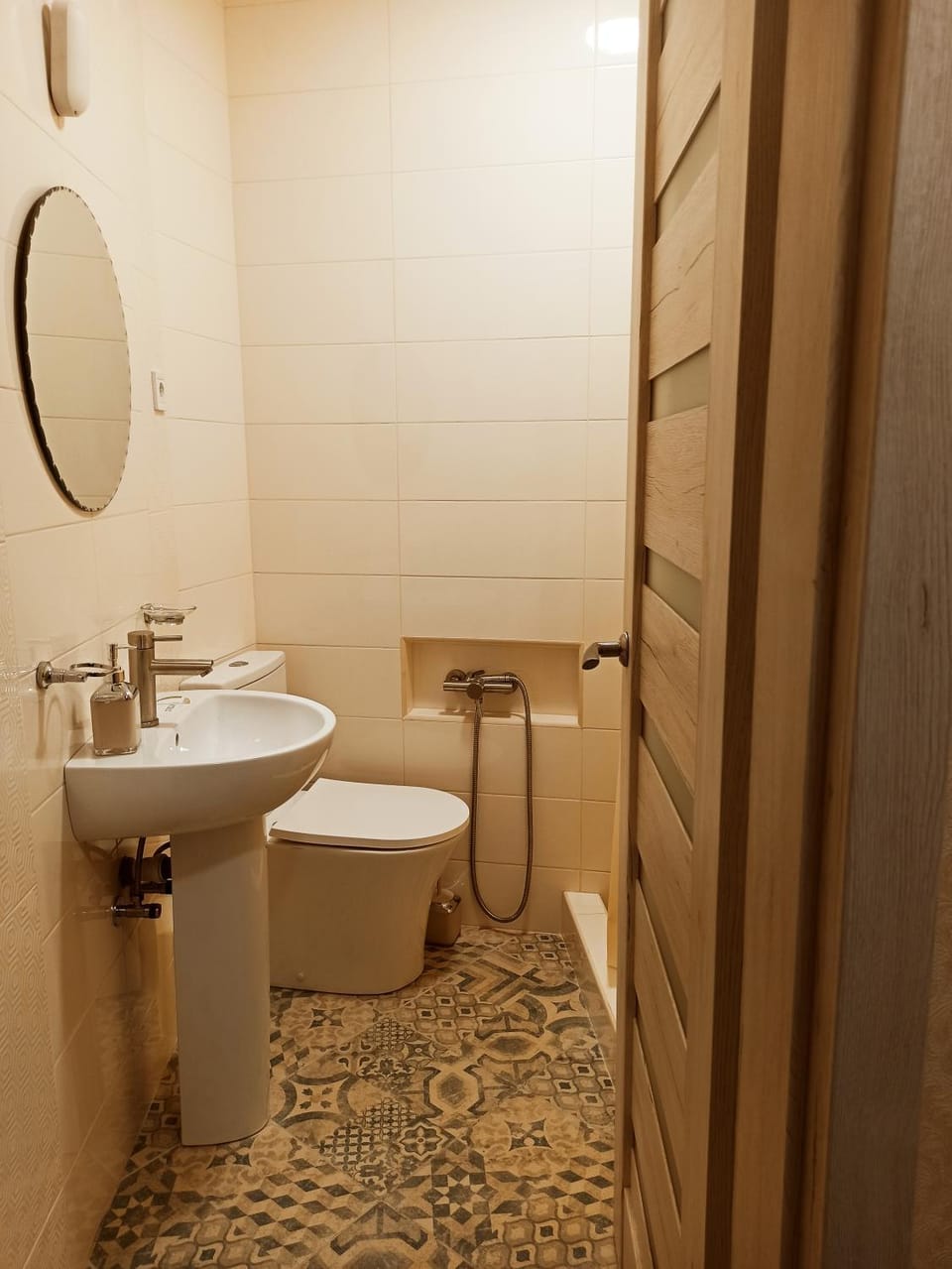 Shower, Toilet
