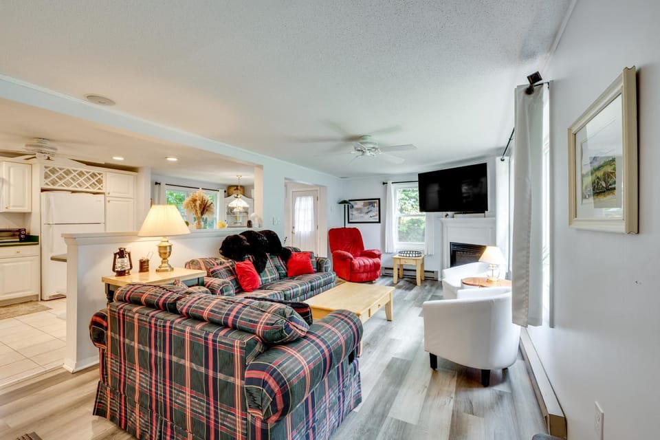 Outdoor Exploration: Quaint North Conway Cottage! House in North Conway
