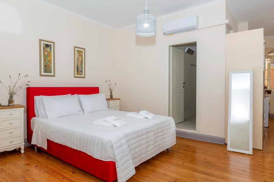 Bed, Photo of the whole room