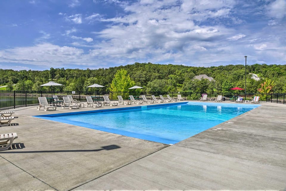 Relax Poolside! Condo 2 Mi to Silver Dollar City House in Table Rock Lake