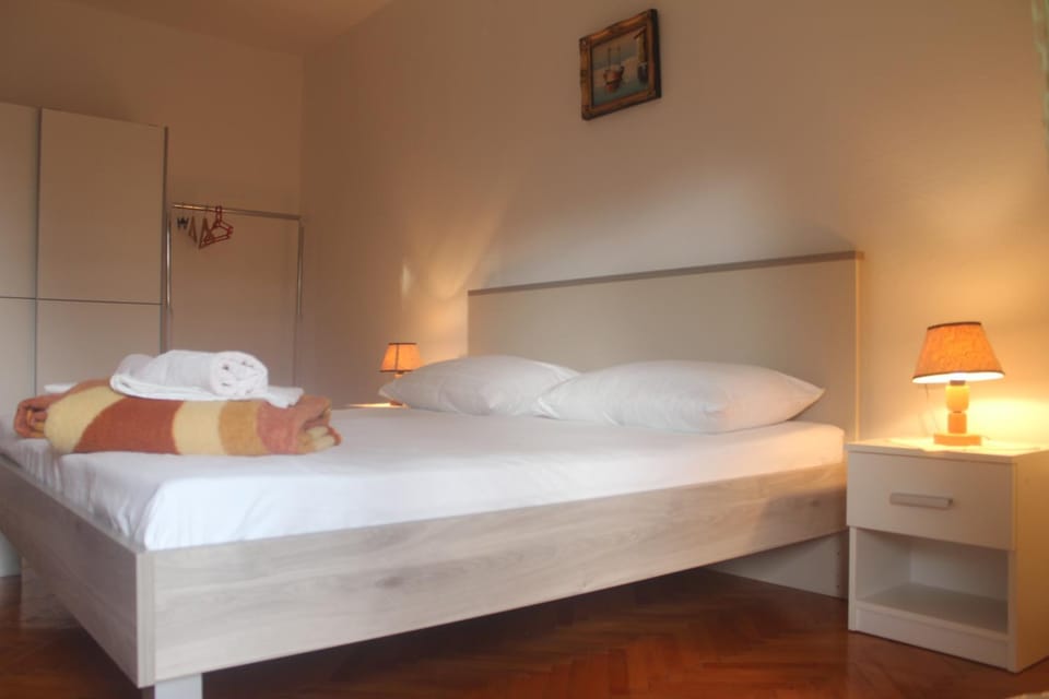 Bedroom, wardrobe