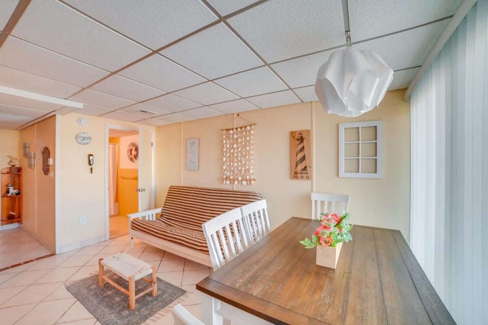 Wildwood Crest Condo w/ Pool: Walk to Restaurants! House in Wildwood Crest