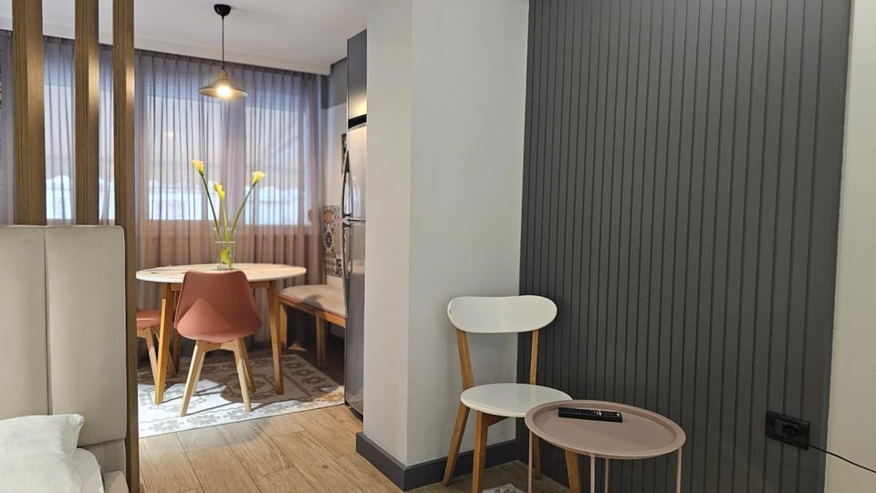 Living room, Seating area, Dining area