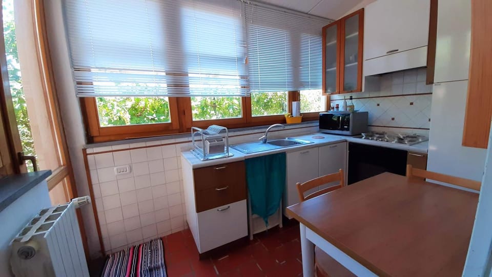 Kitchen or kitchenette, Dining area, Meals, Breakfast, internet, microwave, minibar, oven, pet friendly, stove, kitchen