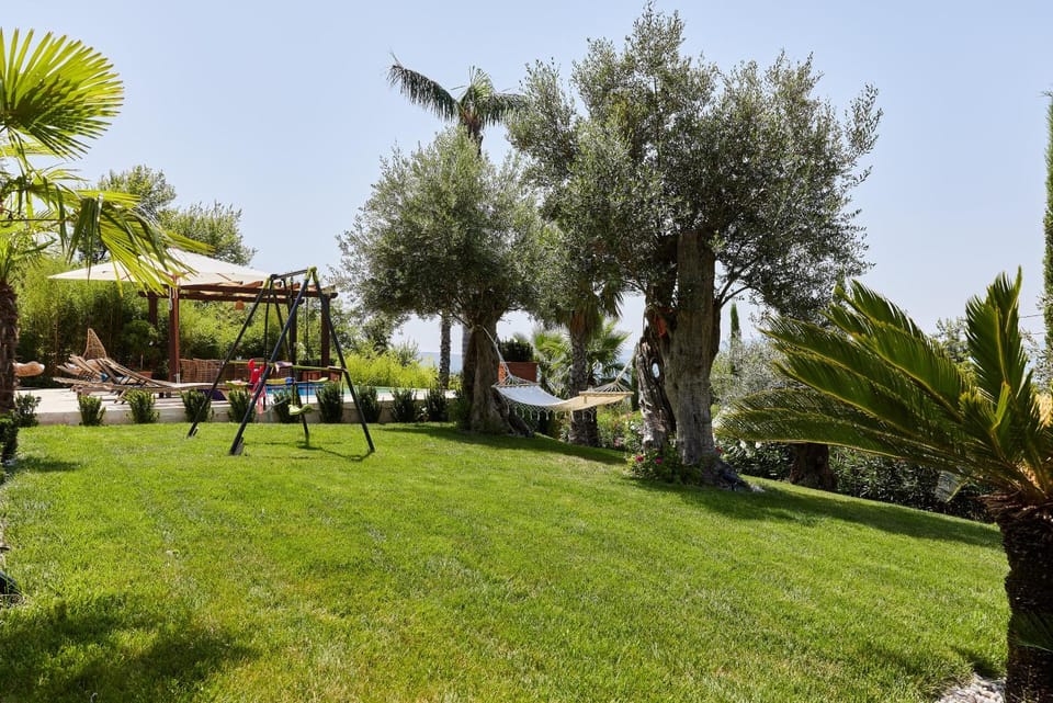 Przice Gardens Apartment with Pool Apartment in Kotor Municipality