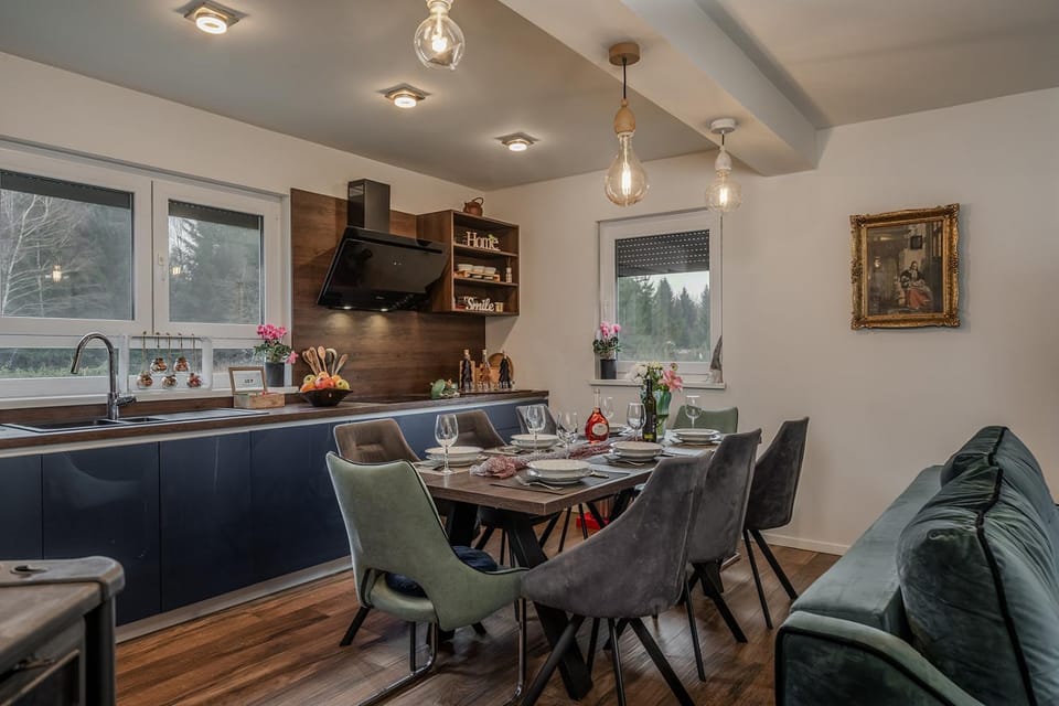 Kitchen or kitchenette, Seating area, Dining area, pet friendly