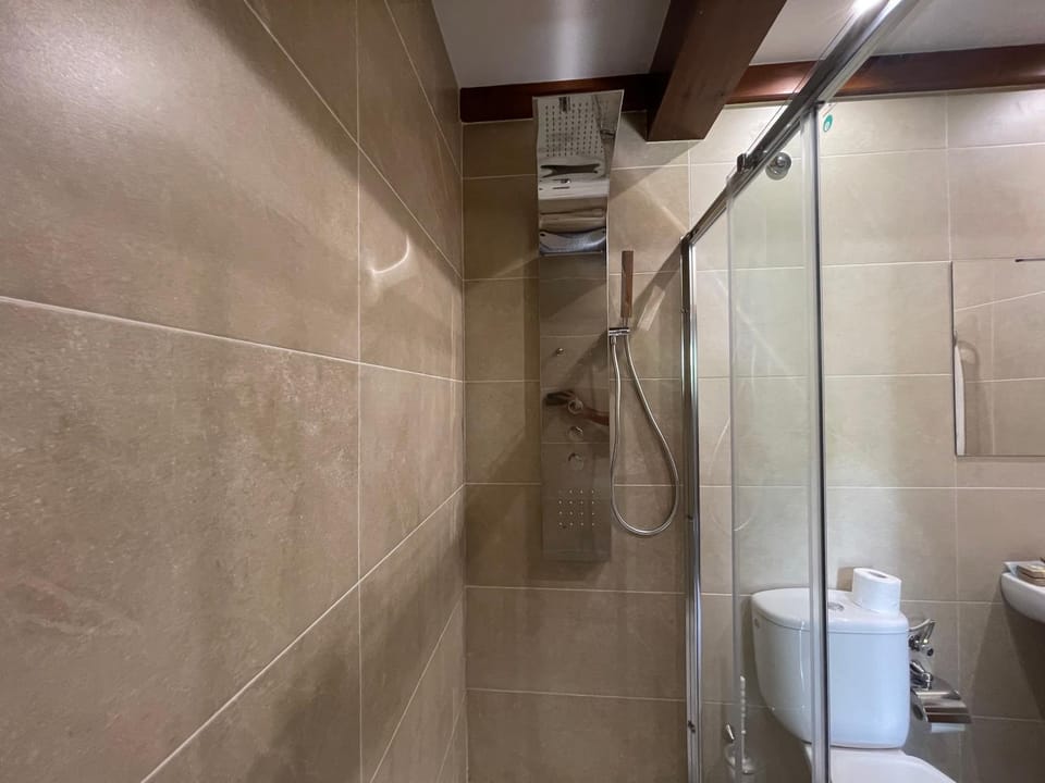 La Era de Lario habitación con Jacuzzi Apartment in Asturias