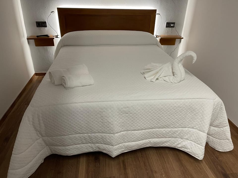La Era de Lario habitación con Jacuzzi Apartment in Asturias