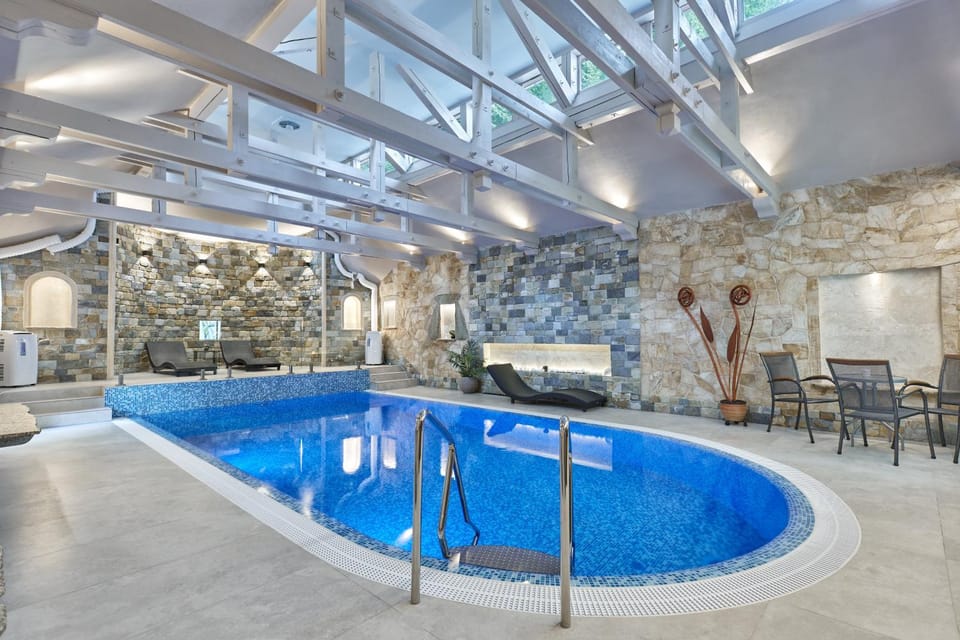 Swimming pool, Swimming pool
