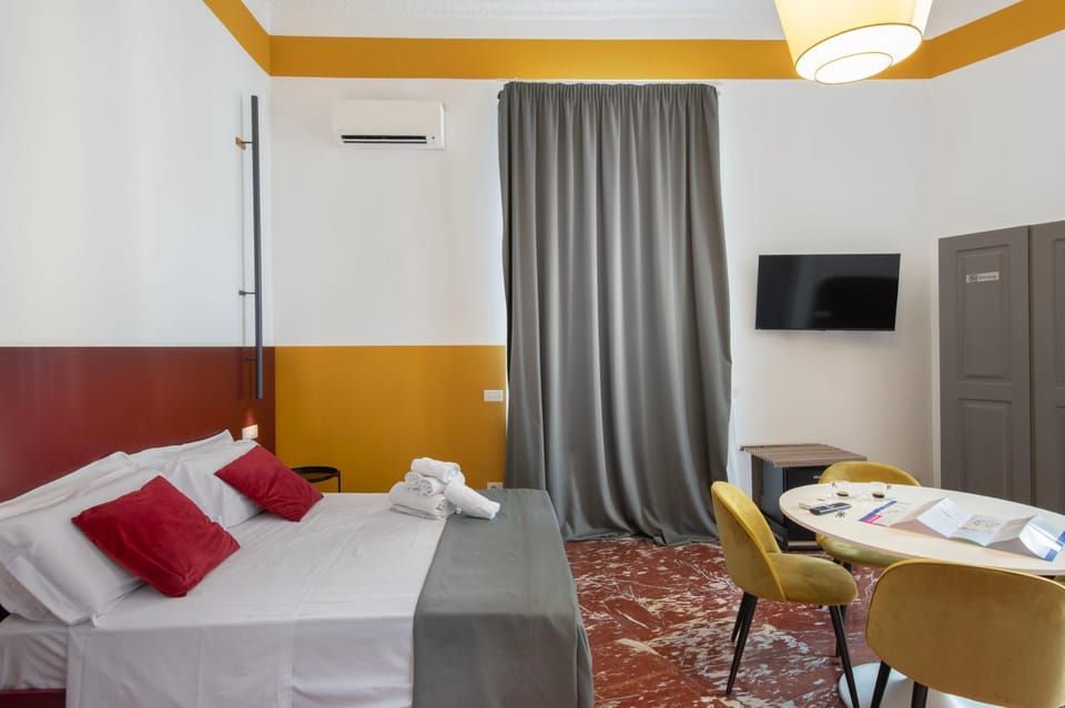 Bed, Photo of the whole room, Bedroom, wardrobe, air conditioner
