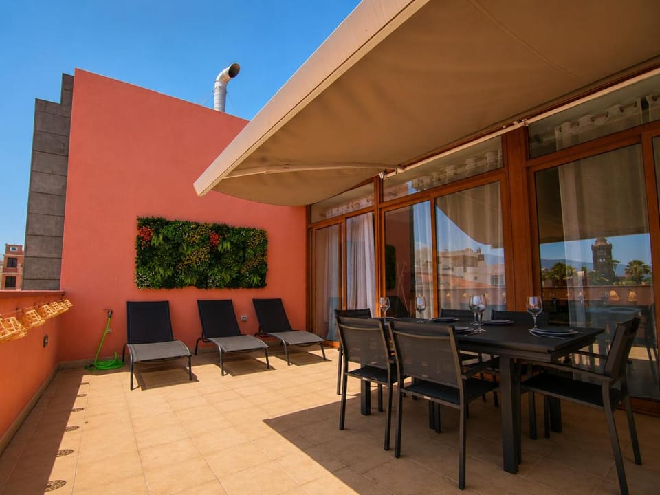 View (from property/room), Balcony/Terrace, Dining area