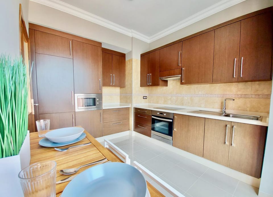 Dining area, kitchen