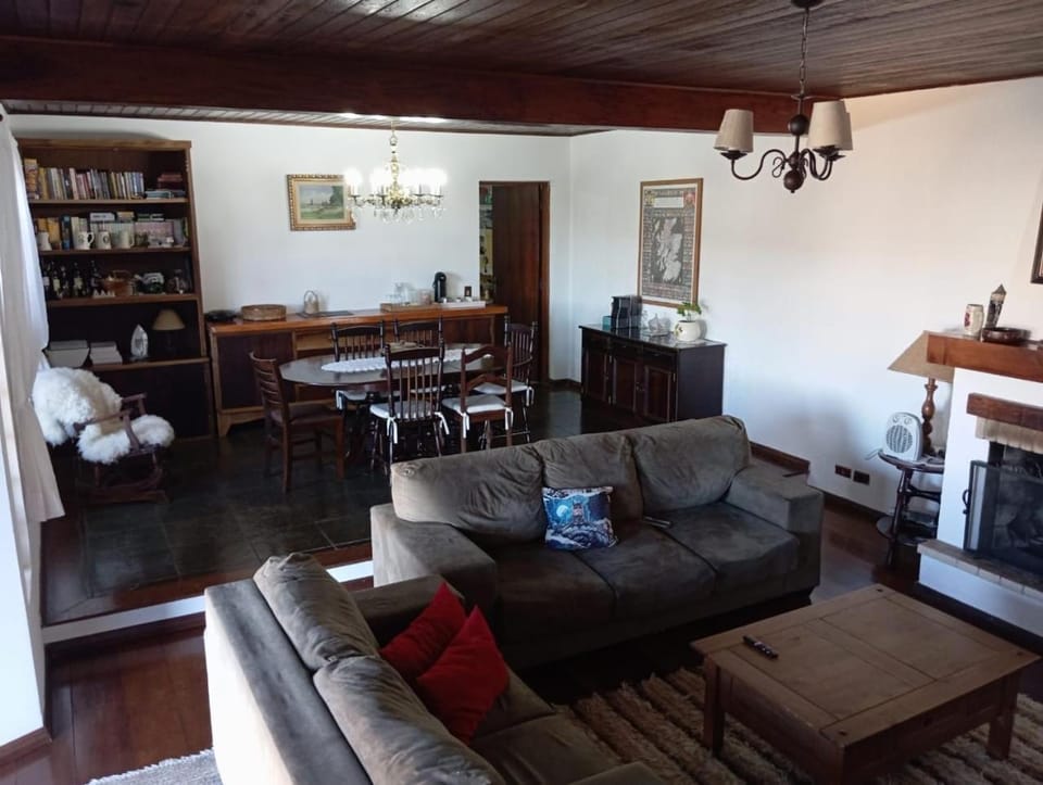 Casa de Hóspedes, 200m da Fábrica Baden Baden Inn in Campos do Jordão