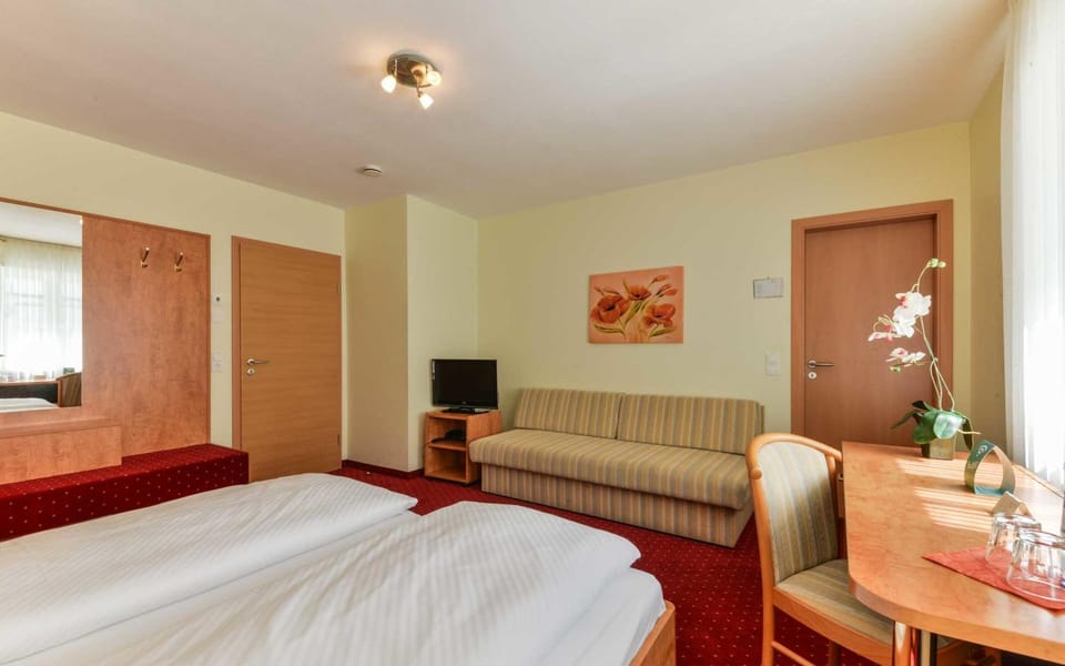 TV and multimedia, Photo of the whole room, Seating area