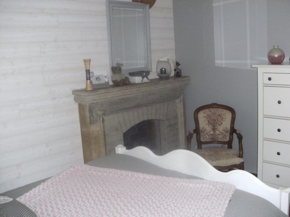 jolie chambre dans ancien corps de ferme Bed and Breakfast in Normandy