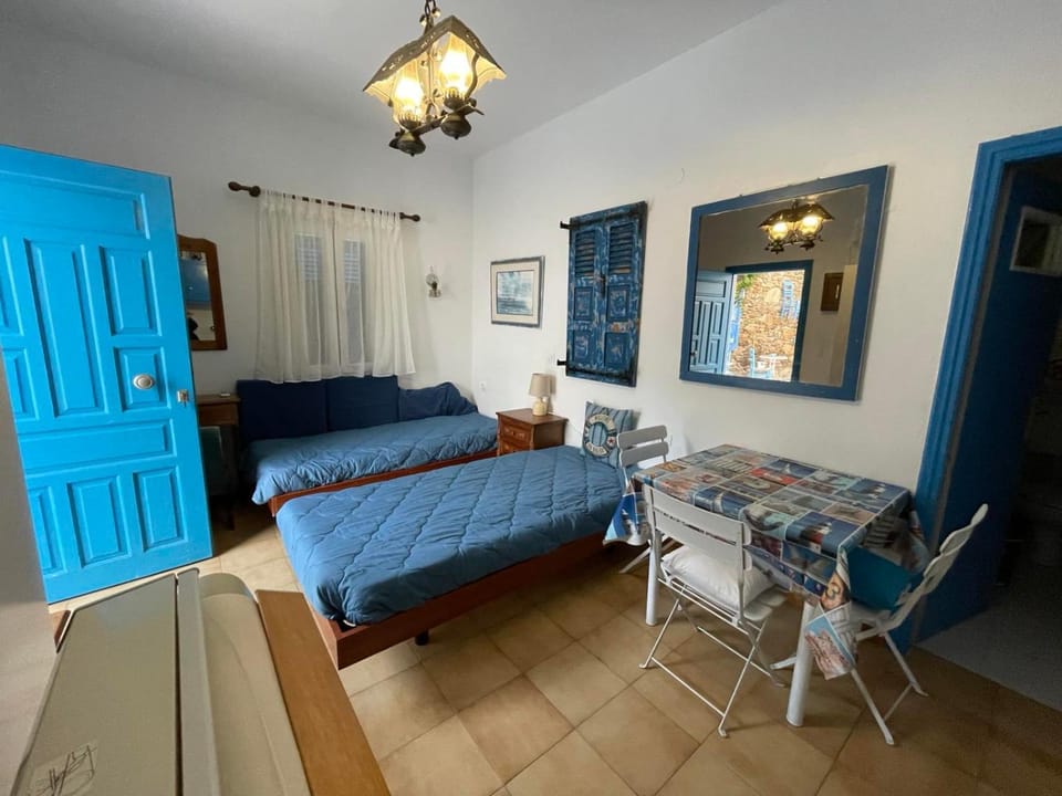 Yacht Front Studio - Back Yard - No 8 Apartment in Decentralized Administration of the Aegean