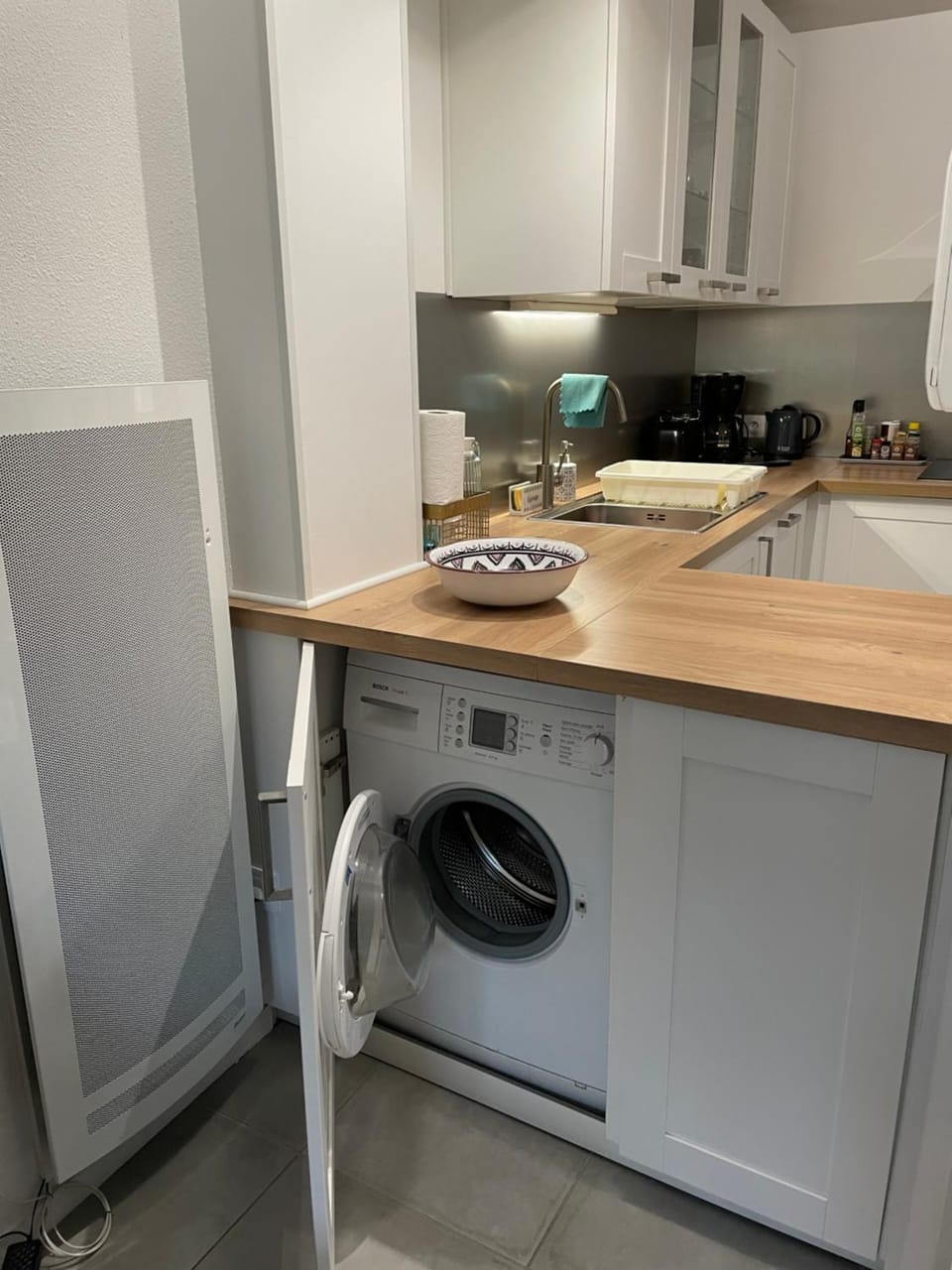 Kitchen or kitchenette, washing machine