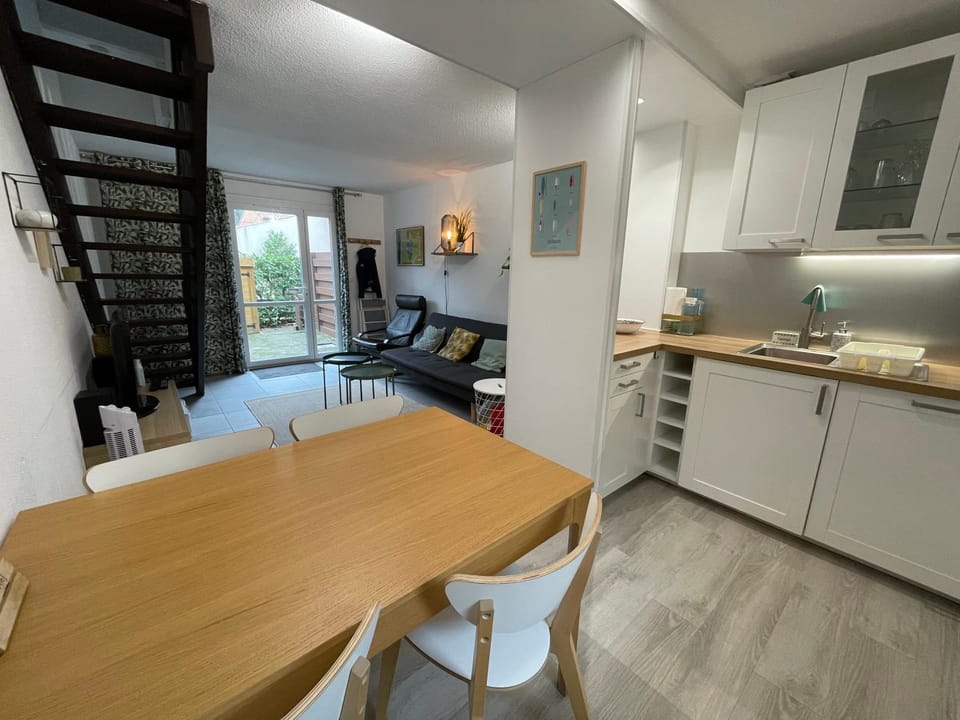 Kitchen or kitchenette, Living room, Dining area