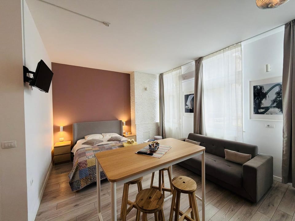 Photo of the whole room, Seating area, Dining area, Bedroom
