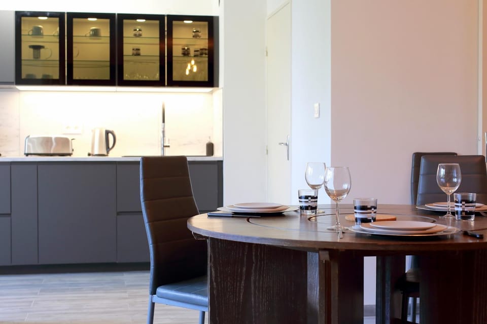 Kitchen or kitchenette, Living room