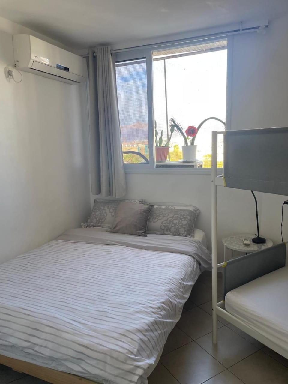 Bed, Bedroom, air conditioner