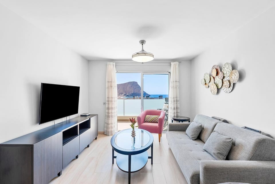 Natural landscape, TV and multimedia, Living room